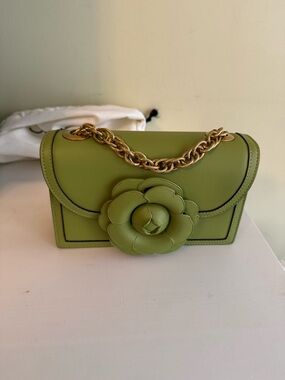 Green Floral Accent Chain Shoulder Bag